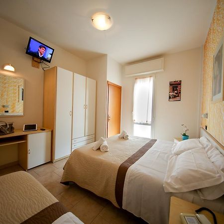 Hotel Petrarca ริมินี ภายนอก รูปภาพ