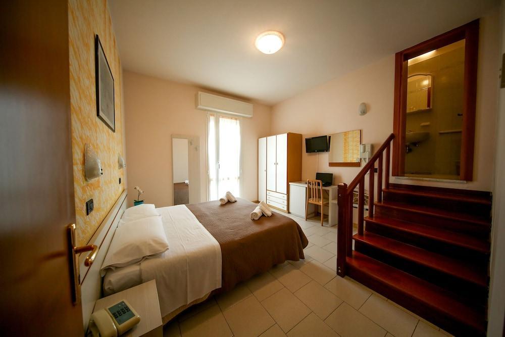 Hotel Petrarca ริมินี ภายนอก รูปภาพ
