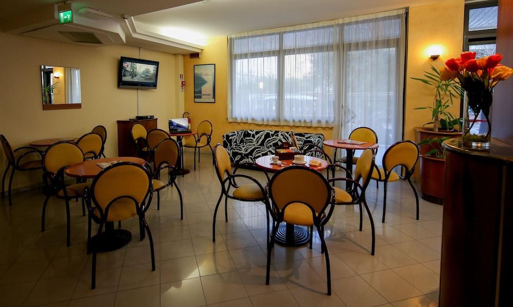 Hotel Petrarca ริมินี ภายนอก รูปภาพ