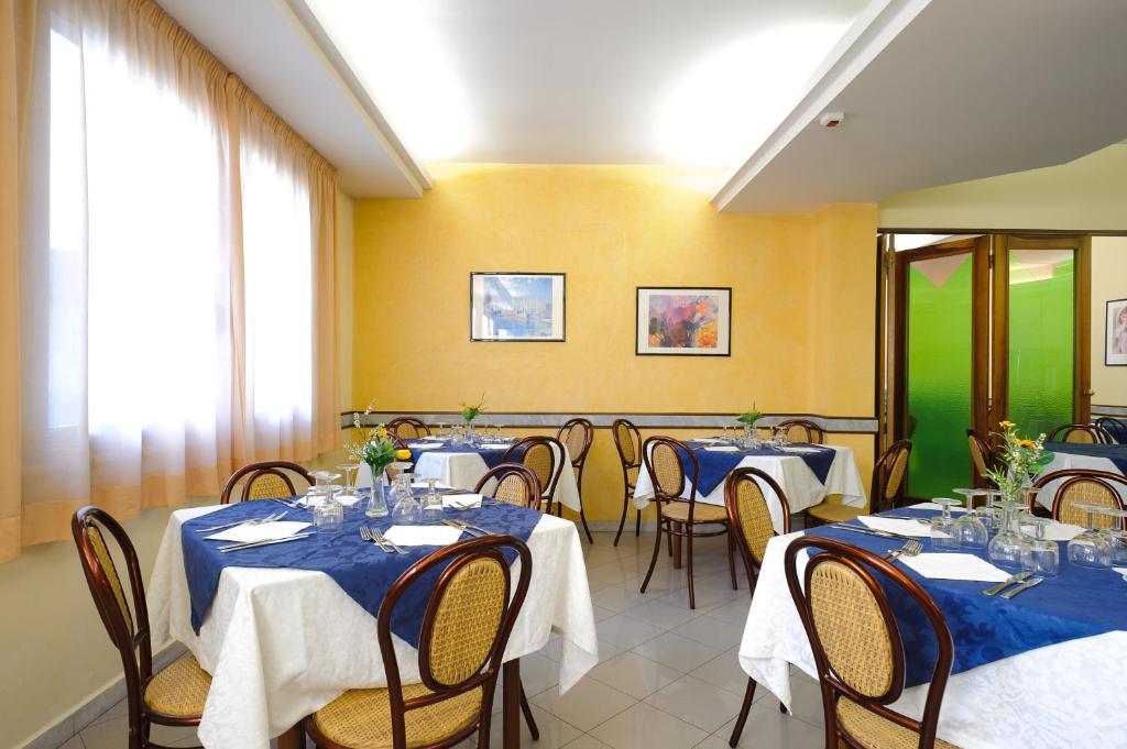 Hotel Petrarca ริมินี ภายนอก รูปภาพ