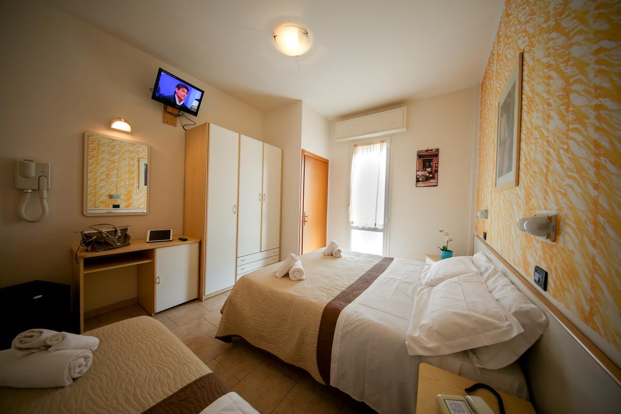 Hotel Petrarca ริมินี ภายนอก รูปภาพ