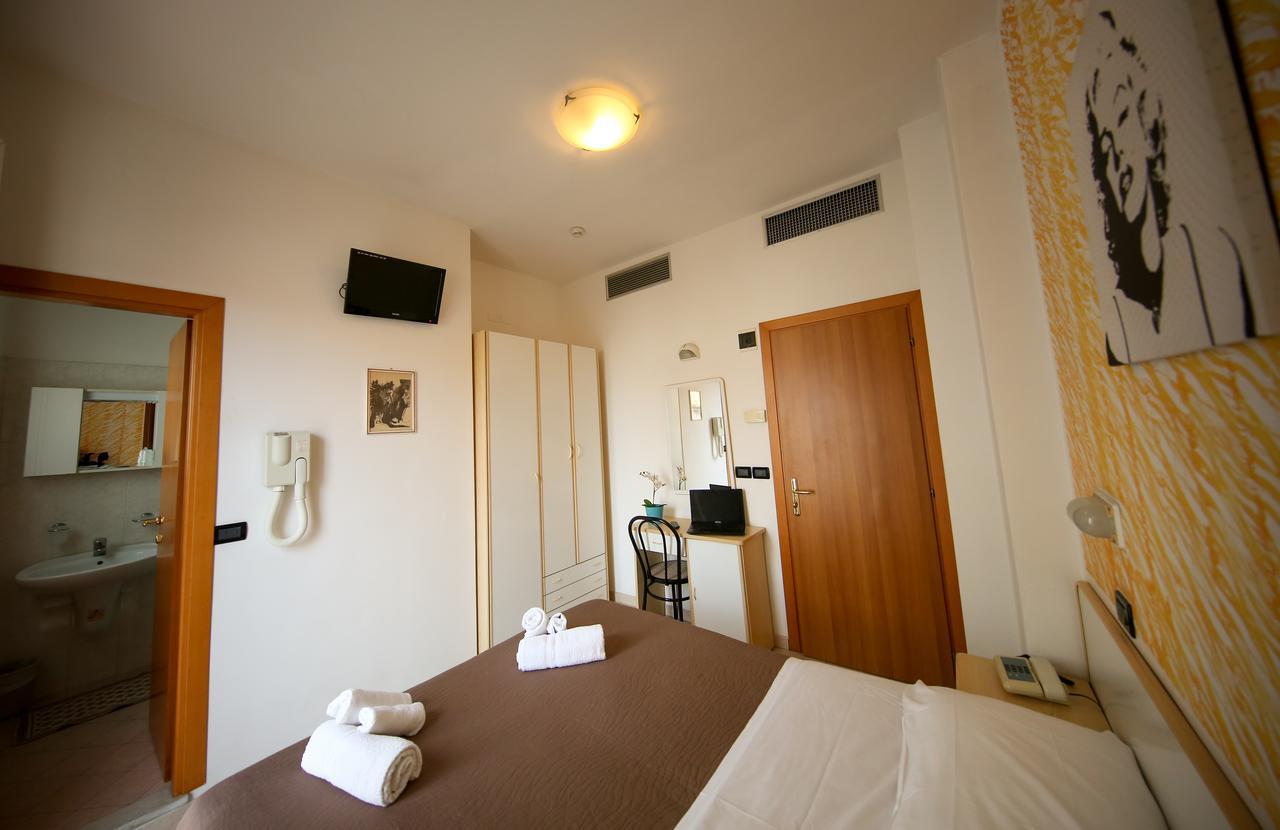 Hotel Petrarca ริมินี ภายนอก รูปภาพ