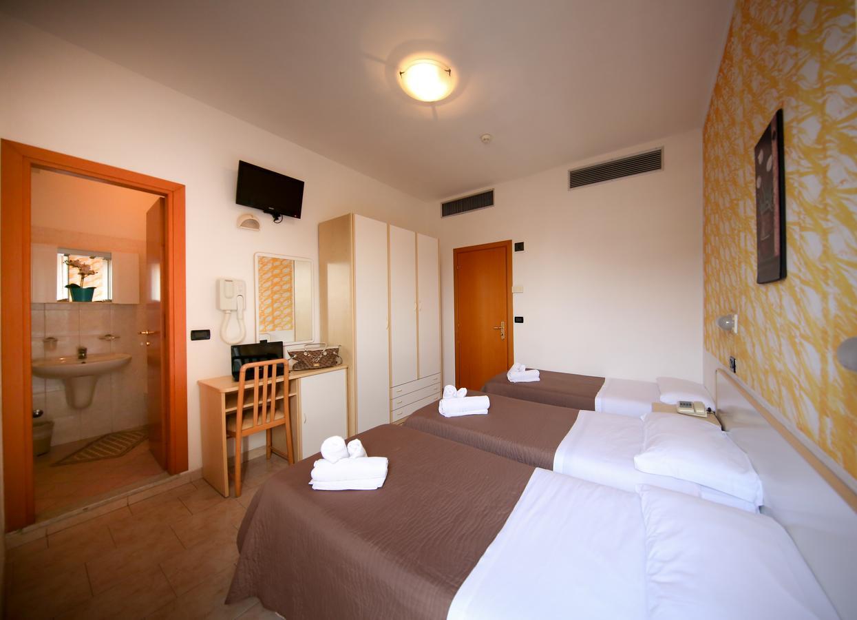 Hotel Petrarca ริมินี ภายนอก รูปภาพ