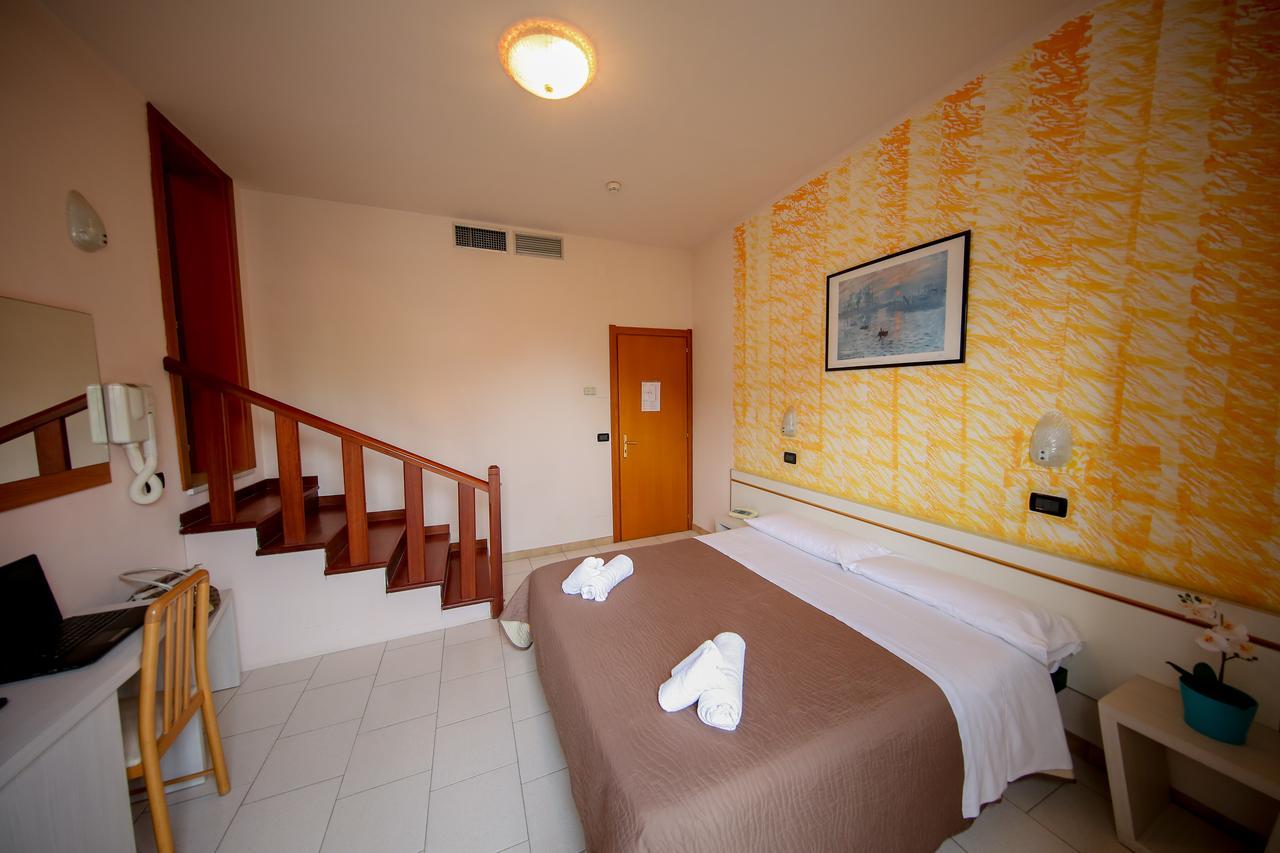 Hotel Petrarca ริมินี ภายนอก รูปภาพ