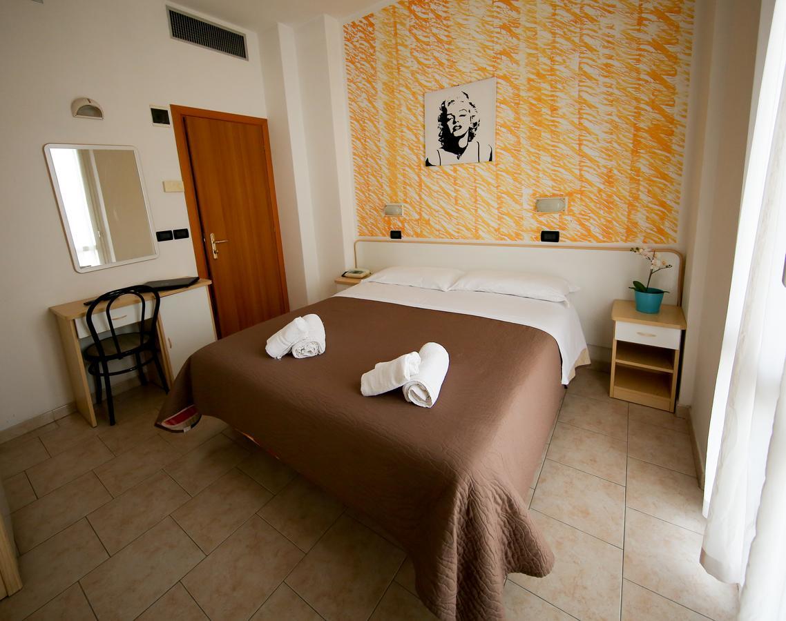Hotel Petrarca ริมินี ภายนอก รูปภาพ