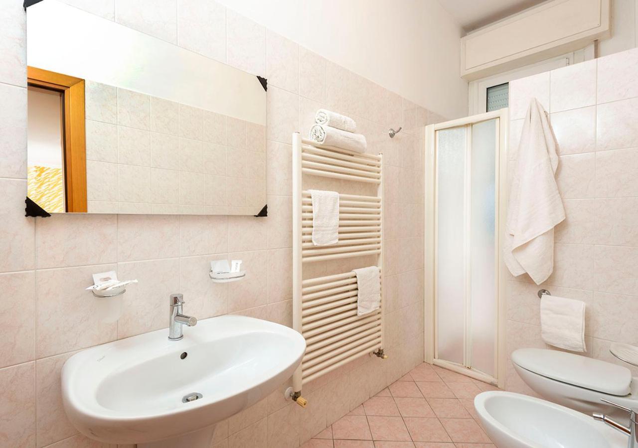 Hotel Petrarca ริมินี ภายนอก รูปภาพ