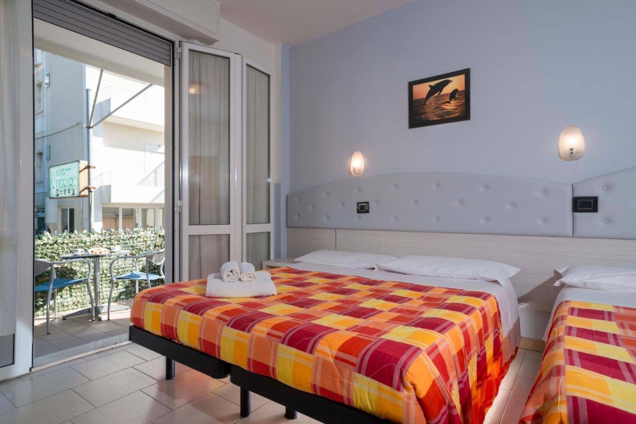 Hotel Petrarca ริมินี ภายนอก รูปภาพ