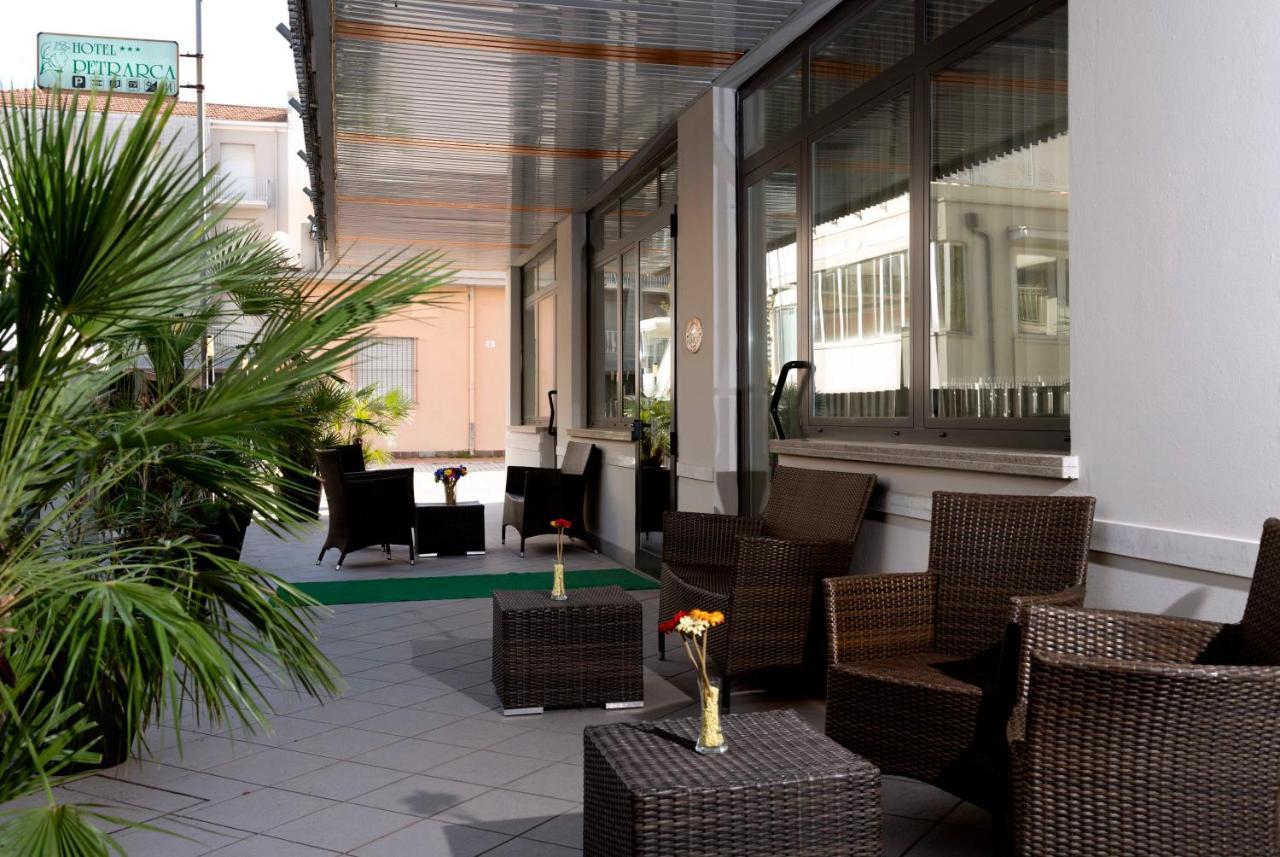 Hotel Petrarca ริมินี ภายนอก รูปภาพ