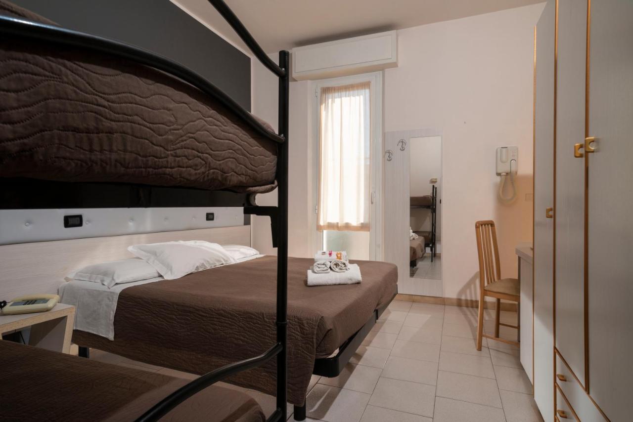 Hotel Petrarca ริมินี ภายนอก รูปภาพ